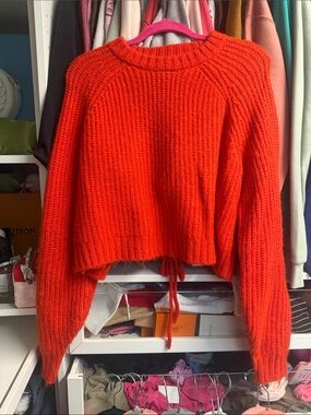 Cropped Ribbed Crewneck Sweater in Bright Red - Unbranded